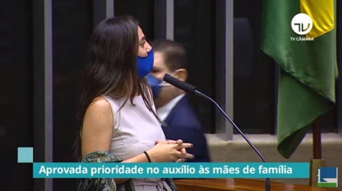 Câmara aprova prioridade a mulher chefe de família no auxílio emergencial 
