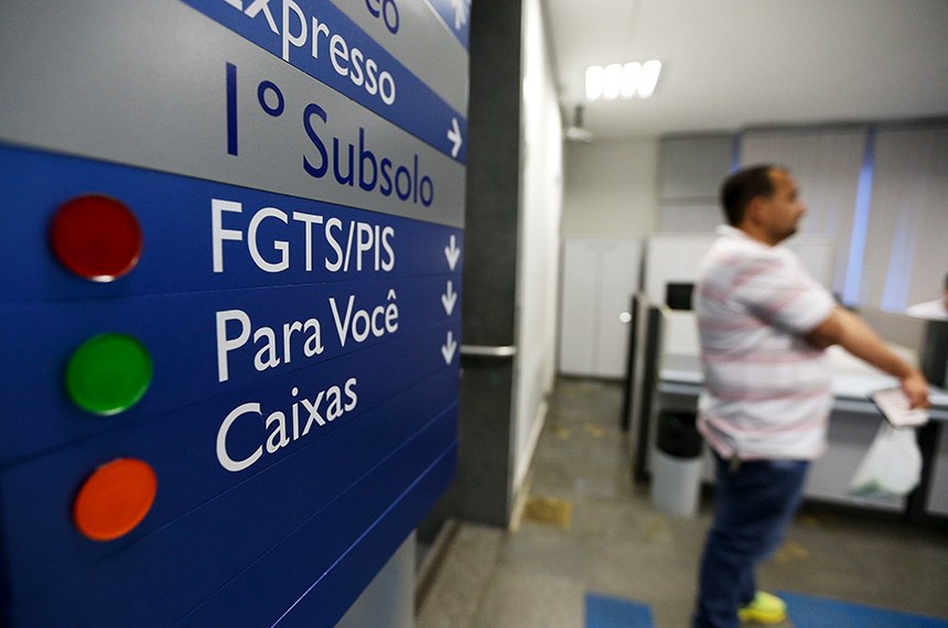 Prorrogada validade de medida provisória que libera saques do FGTS
