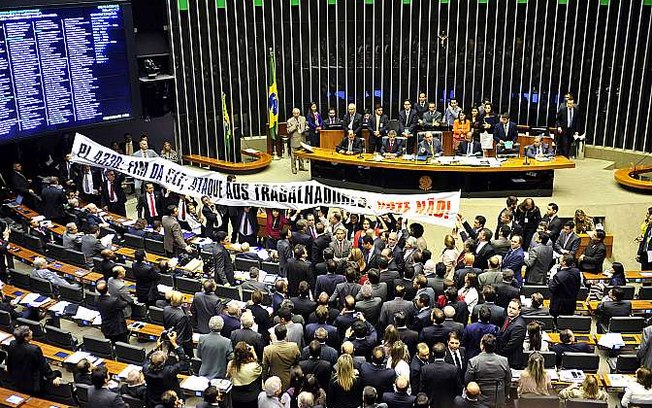 Terceirização para todas as atividades é aprovada na Câmara. Veja o que muda